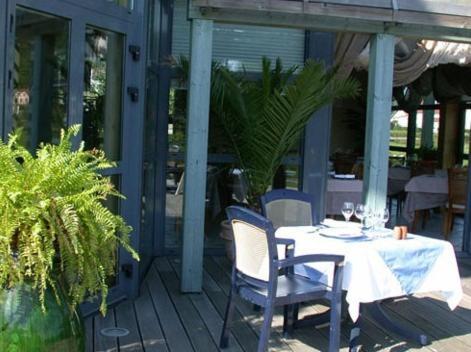 Logis Hotel Les Sapins Le Menil Экстерьер фото