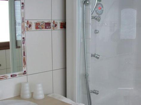 Logis Hotel Les Sapins Le Menil Экстерьер фото