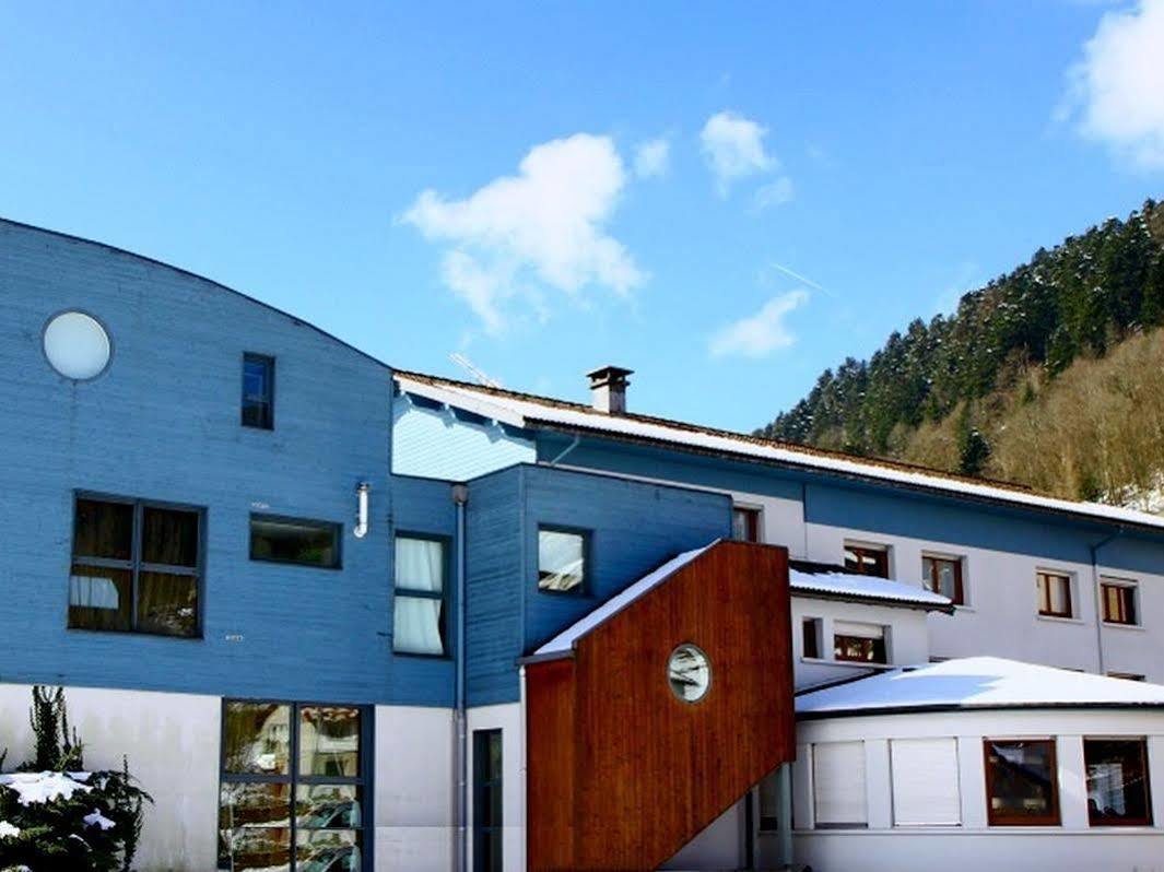 Logis Hotel Les Sapins Le Menil Экстерьер фото